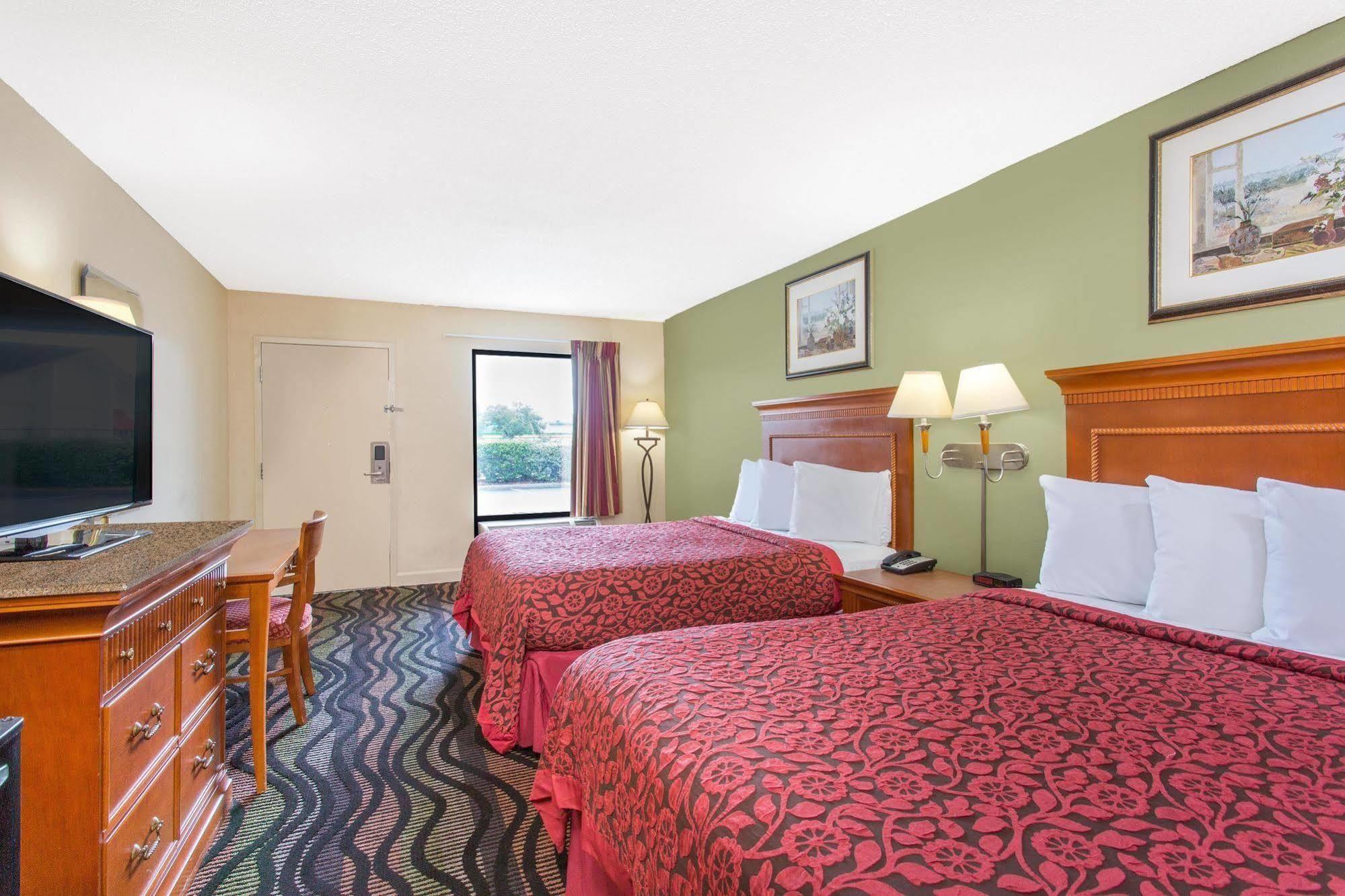 Days By Wyndham Florence/i-95 North Motel 2*