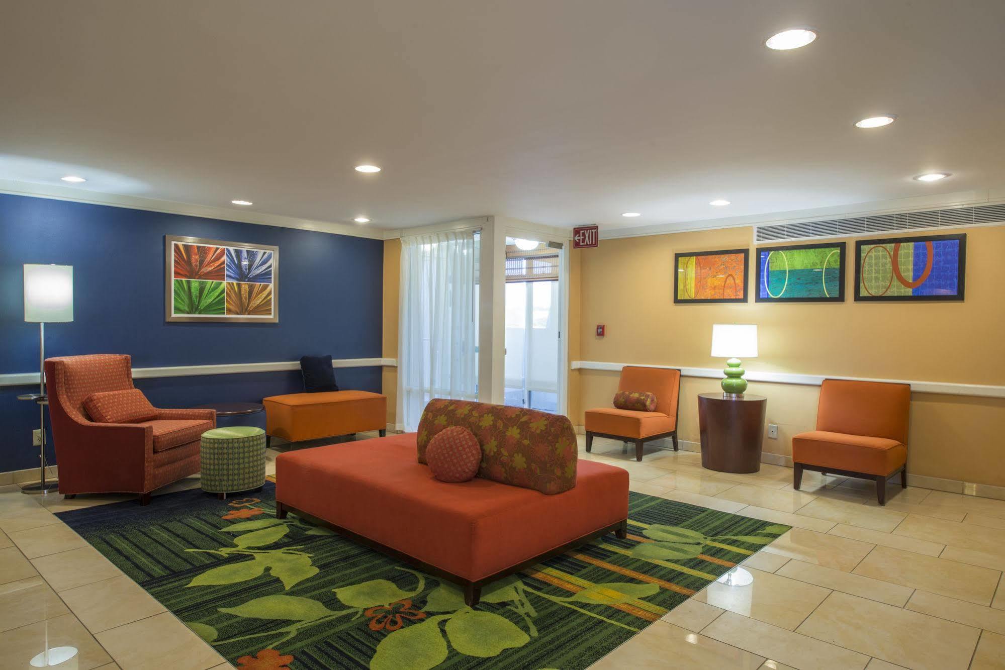 Days By Wyndham Near Civic Center Otel 3*
