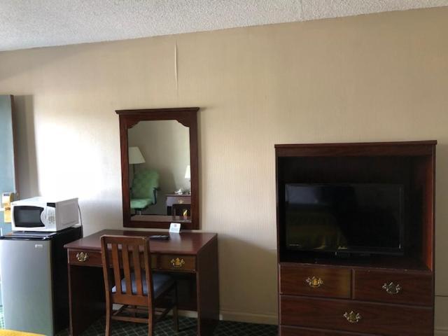 Treetop Motel 2*