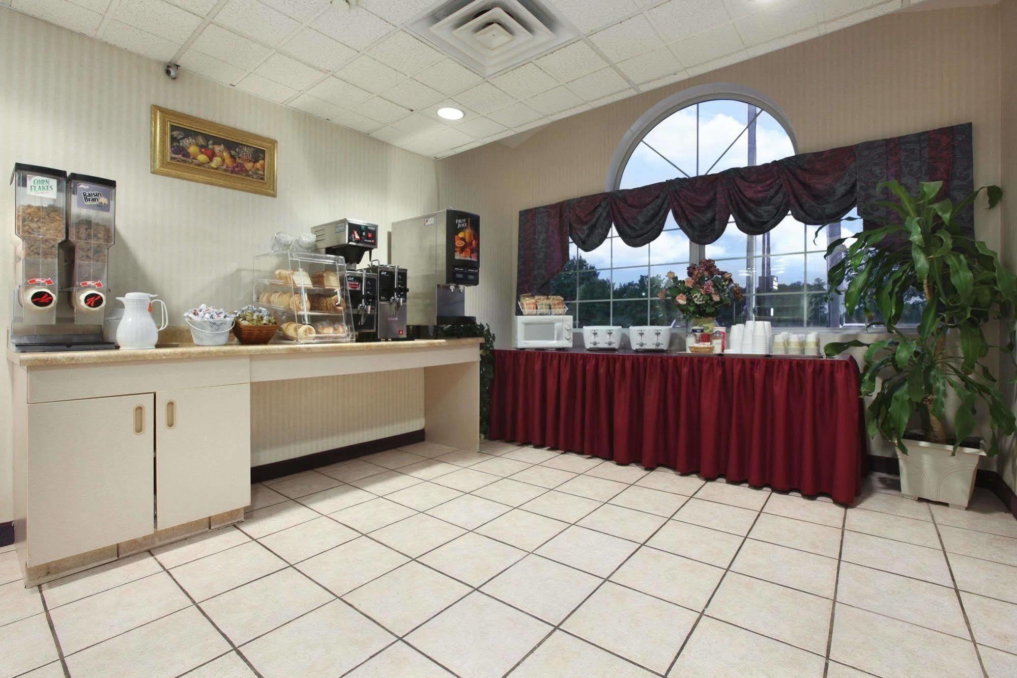 Microtel & By Wyndham Hotel 2*