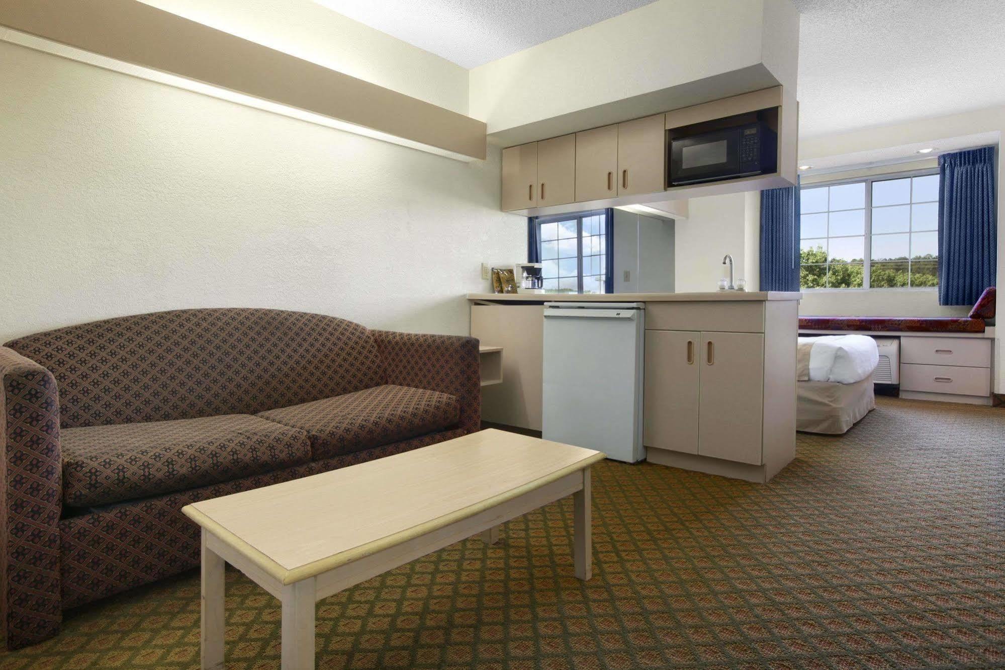Microtel & By Wyndham 2*