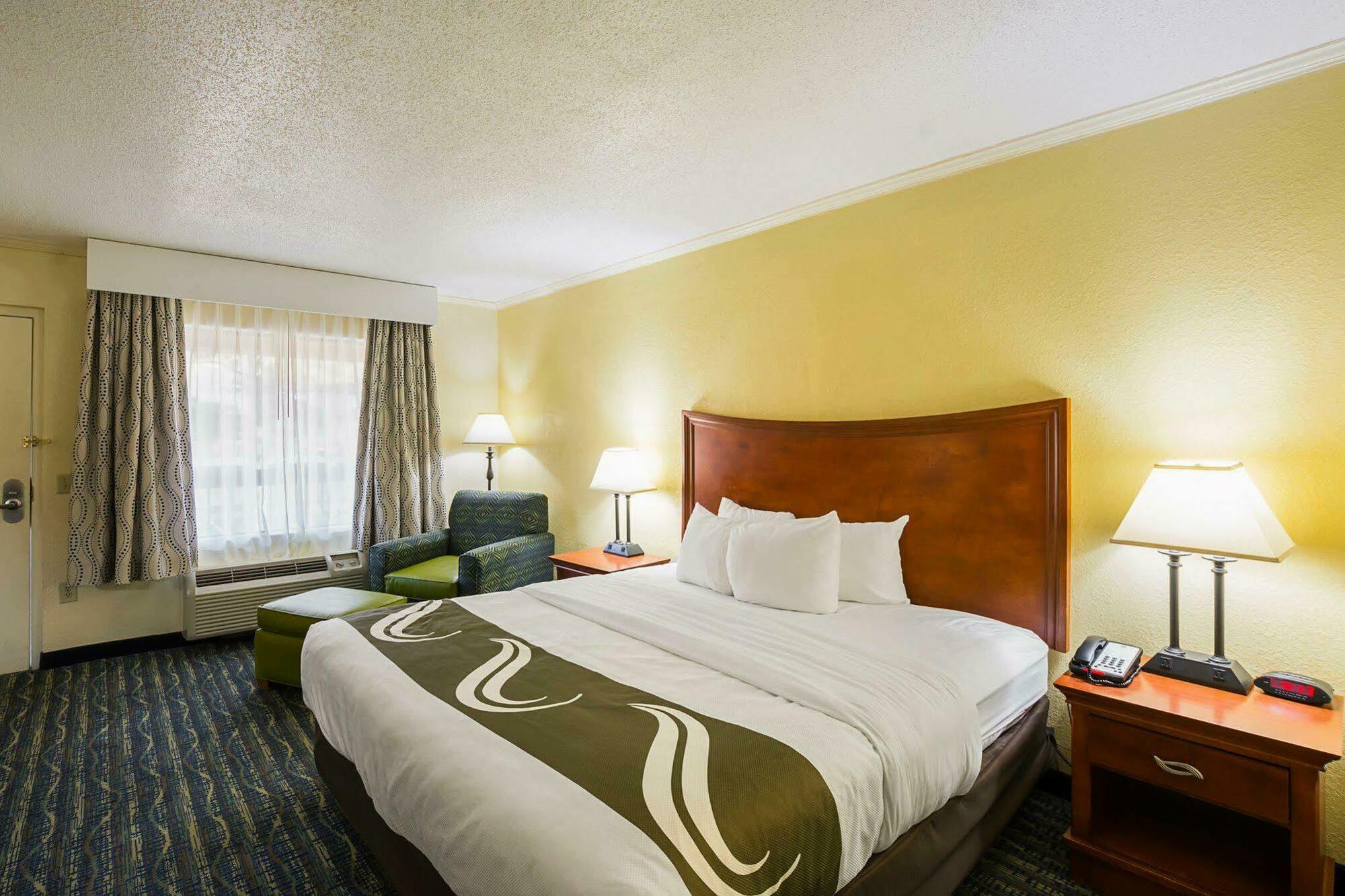 Hotel Quality & Civic Center 2*