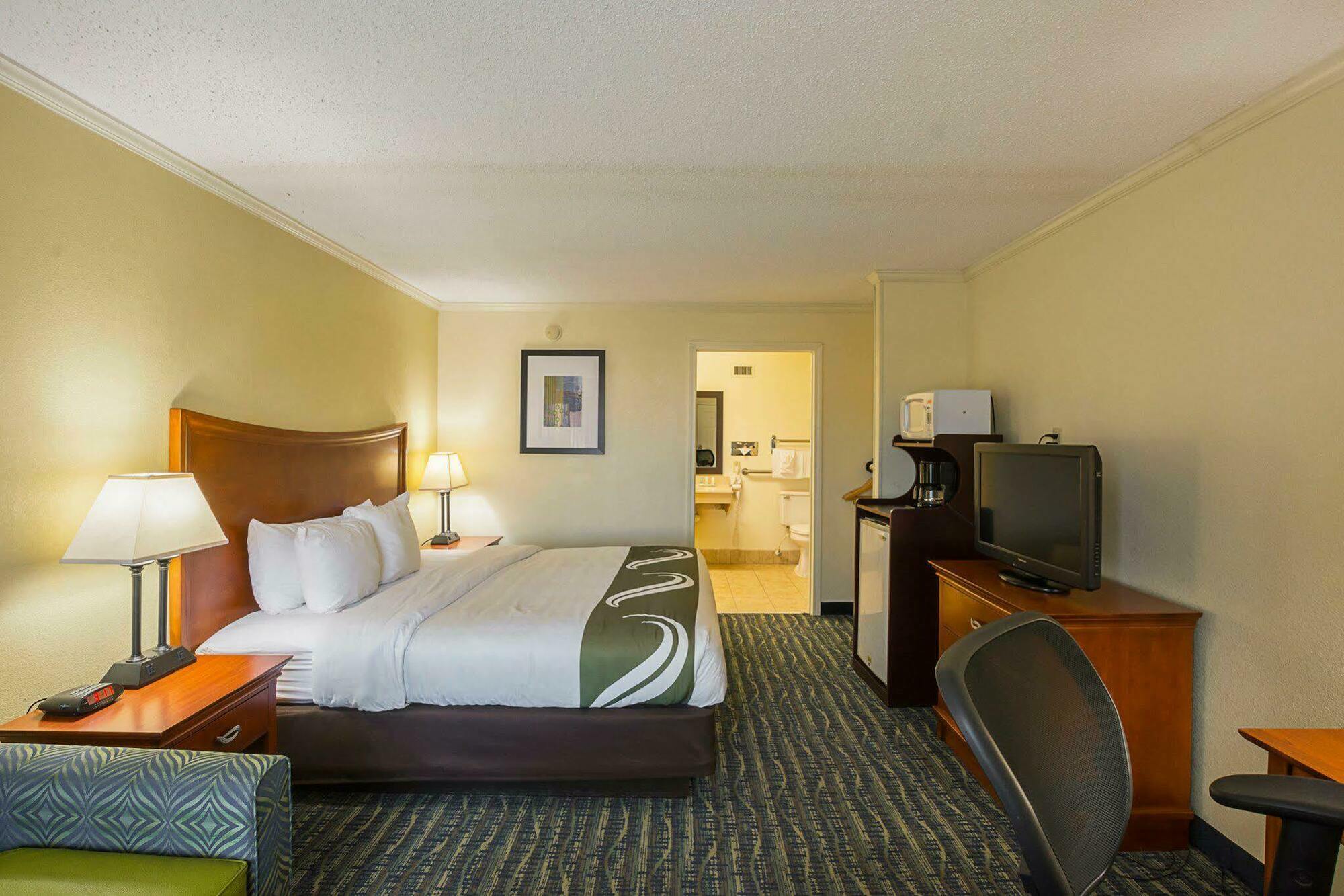 Quality & Civic Center Hotel