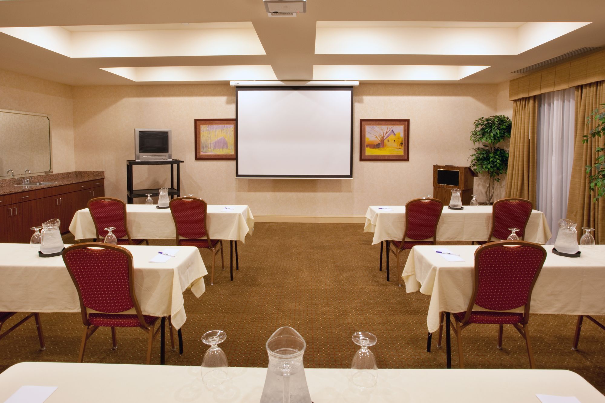 Express & I-95 & I-20 Civic Ctr By Ihg Hotel 3*