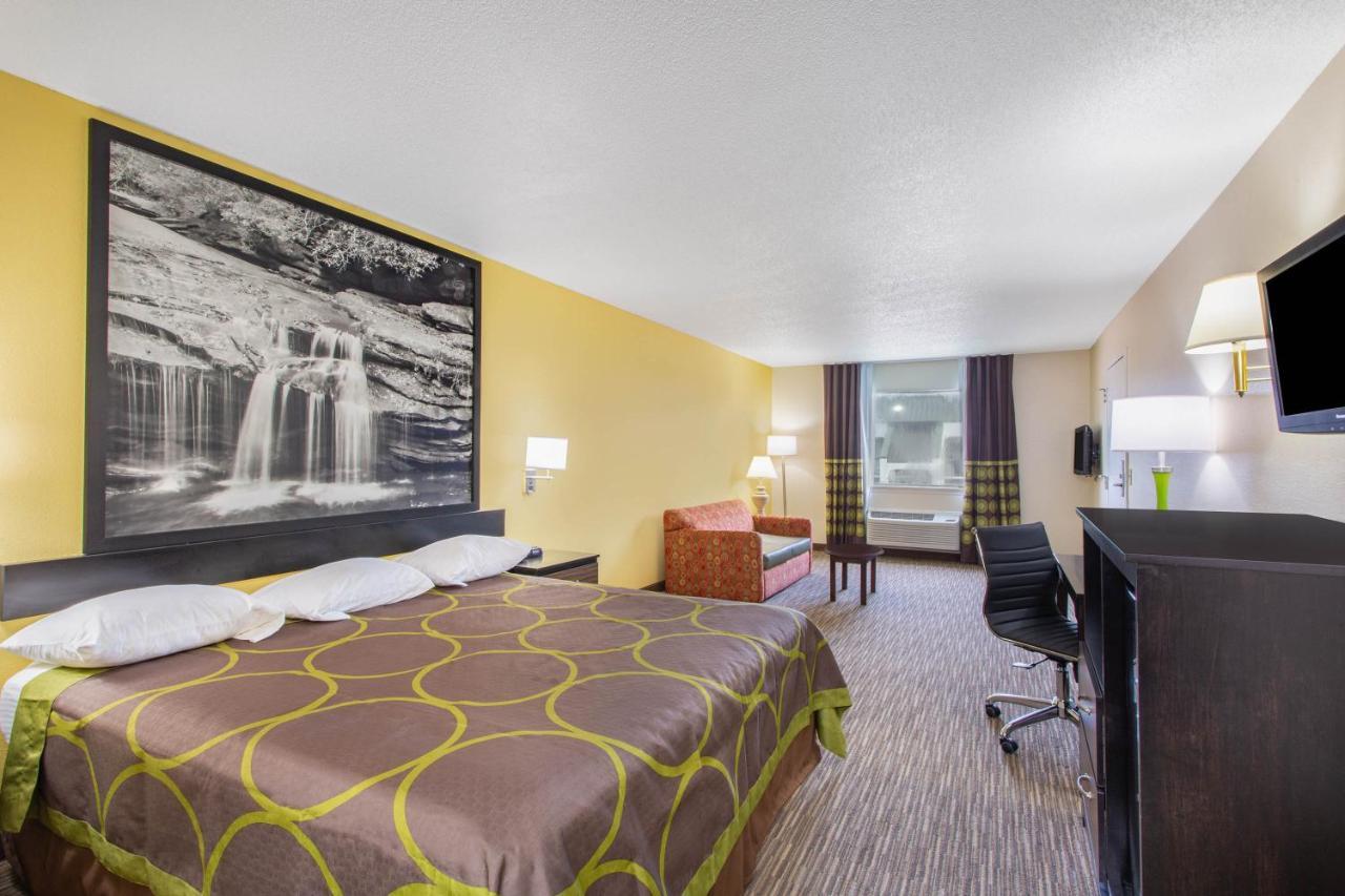 Super 8 By Wyndham Hotel
