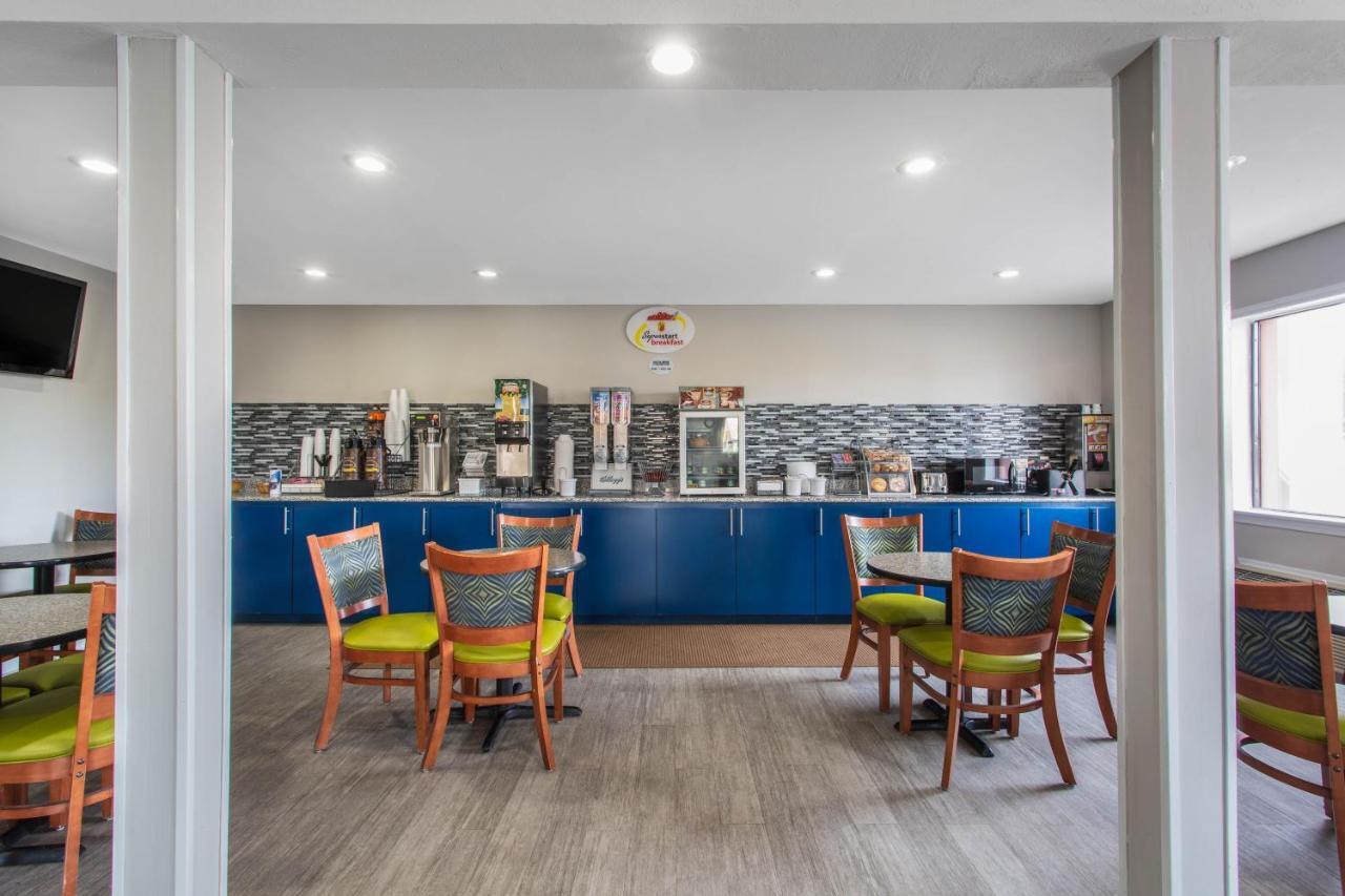 Super 8 By Wyndham Hotel
