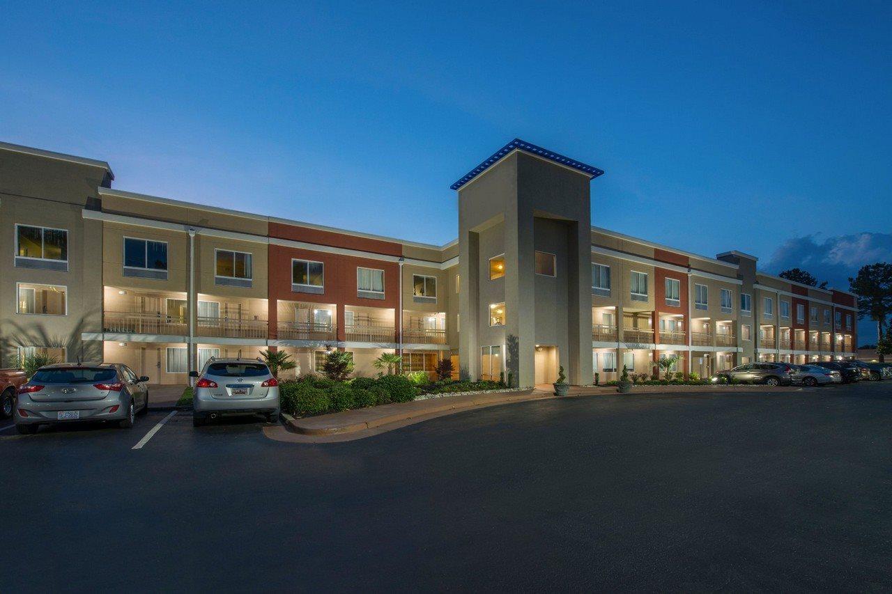 Hotel Days By Wyndham Near Civic Center Florence