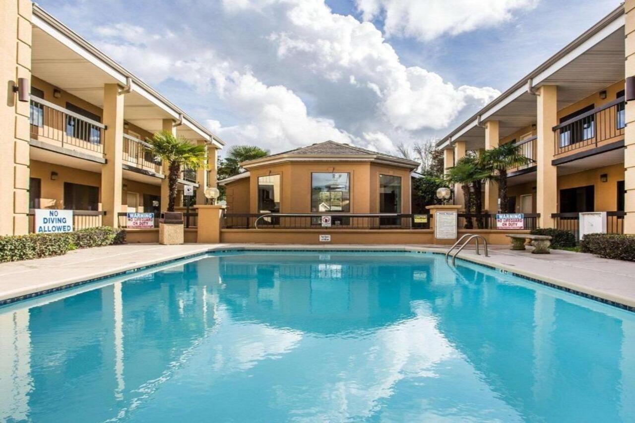 Suburban - Darlington Hotel 2*