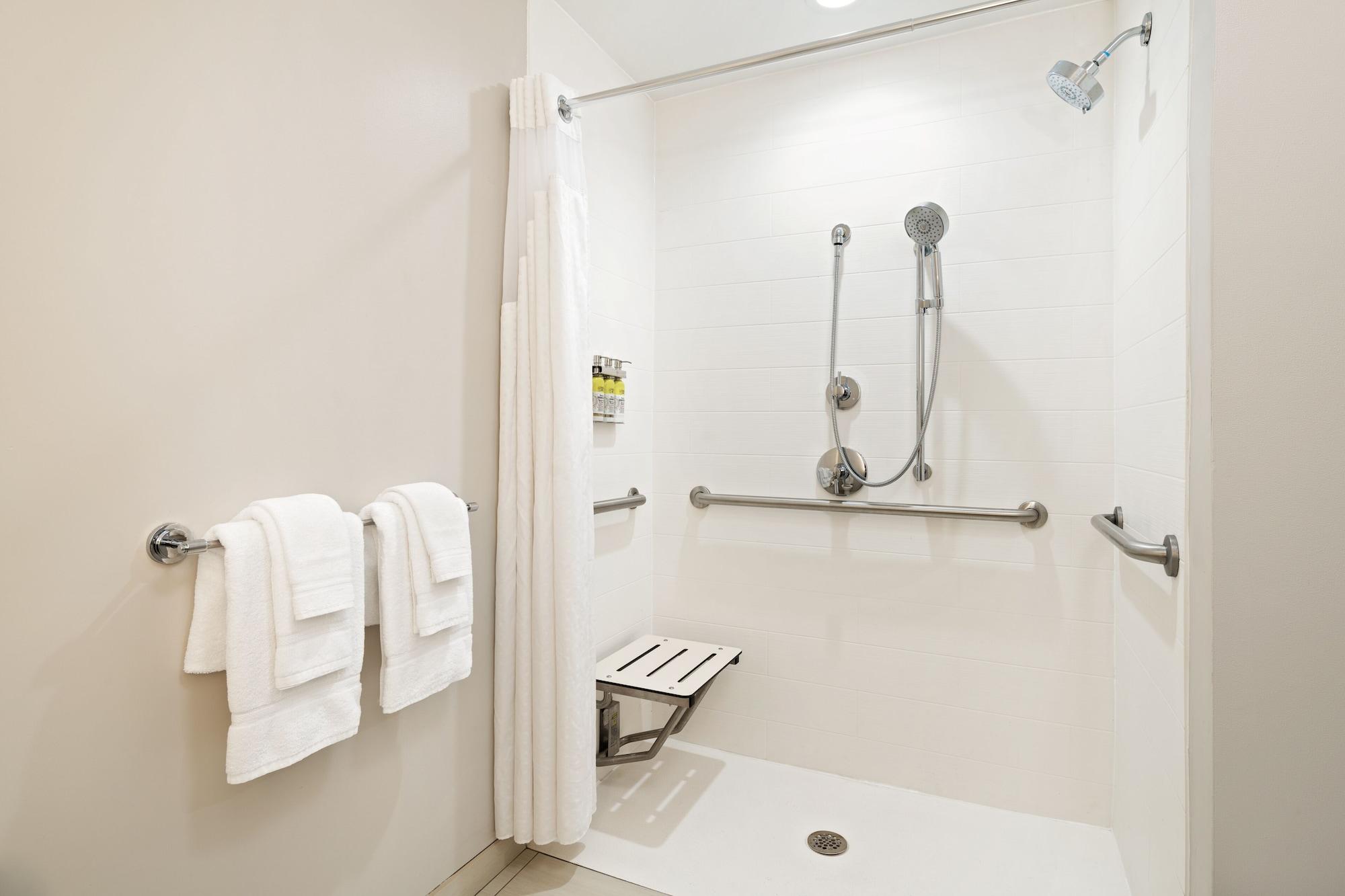 Express & By Ihg Hotel 2*