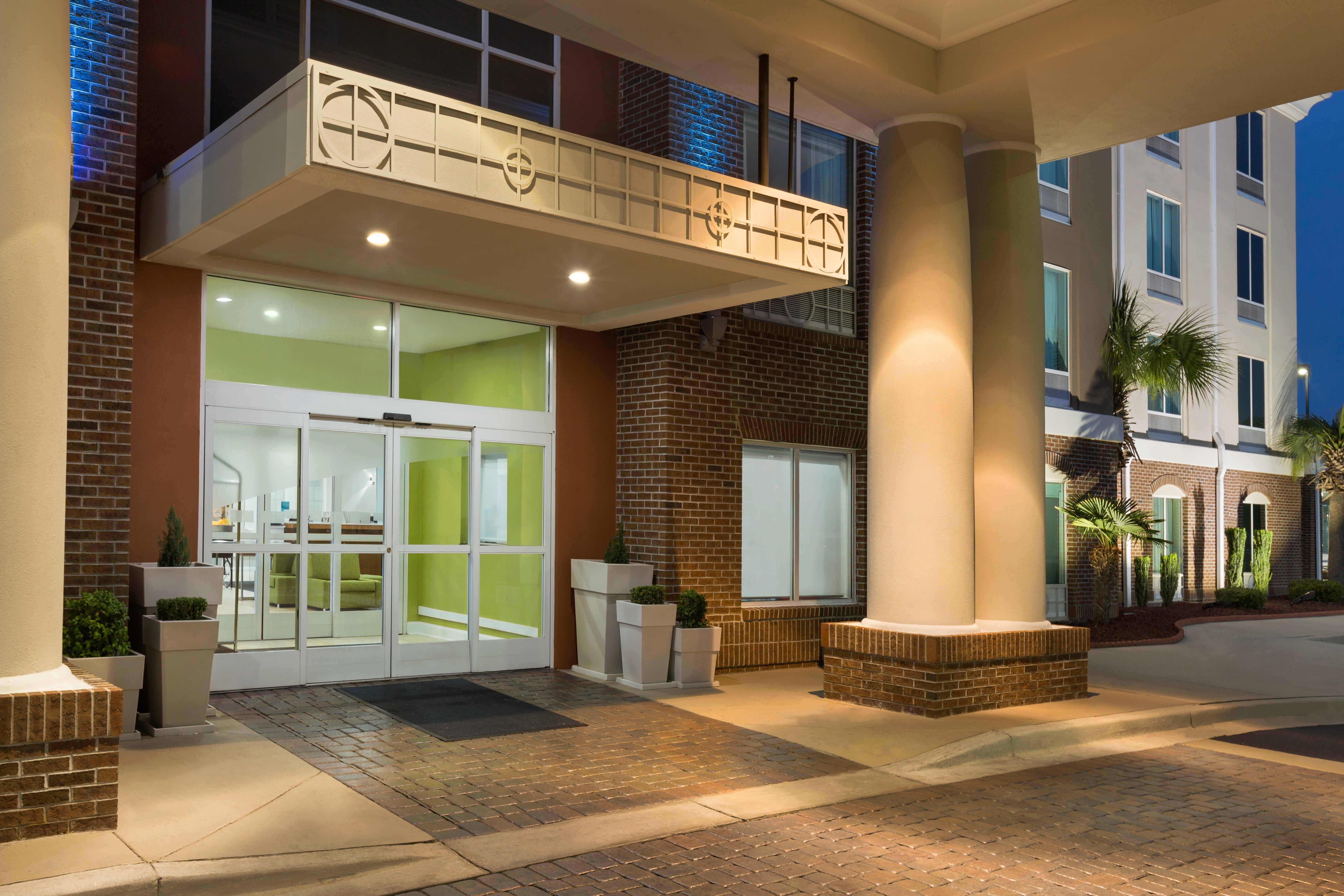 Hotel Express & By Ihg 2*