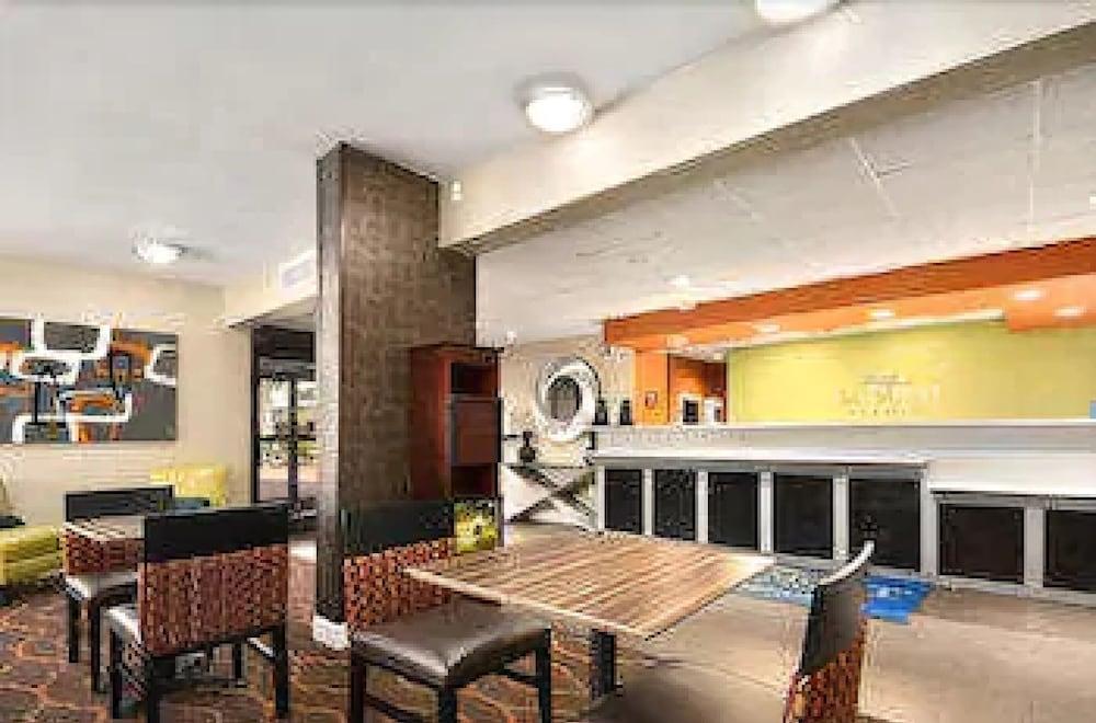 Hotel Baymont &