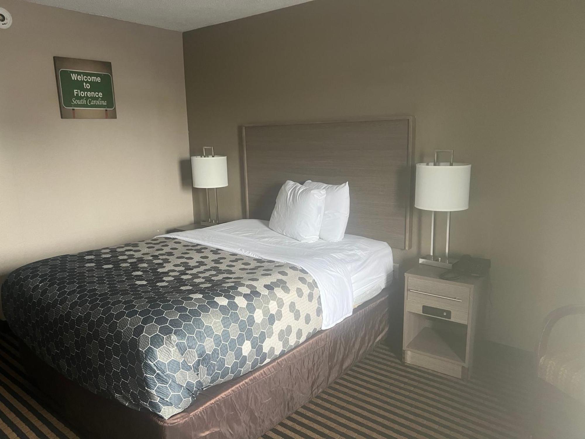 Econo Lodge *