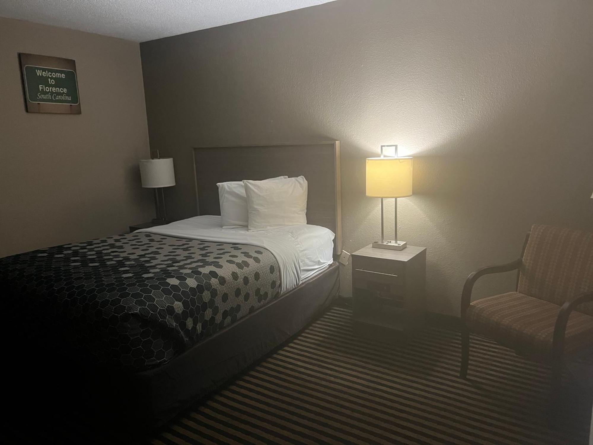 Econo Lodge *
