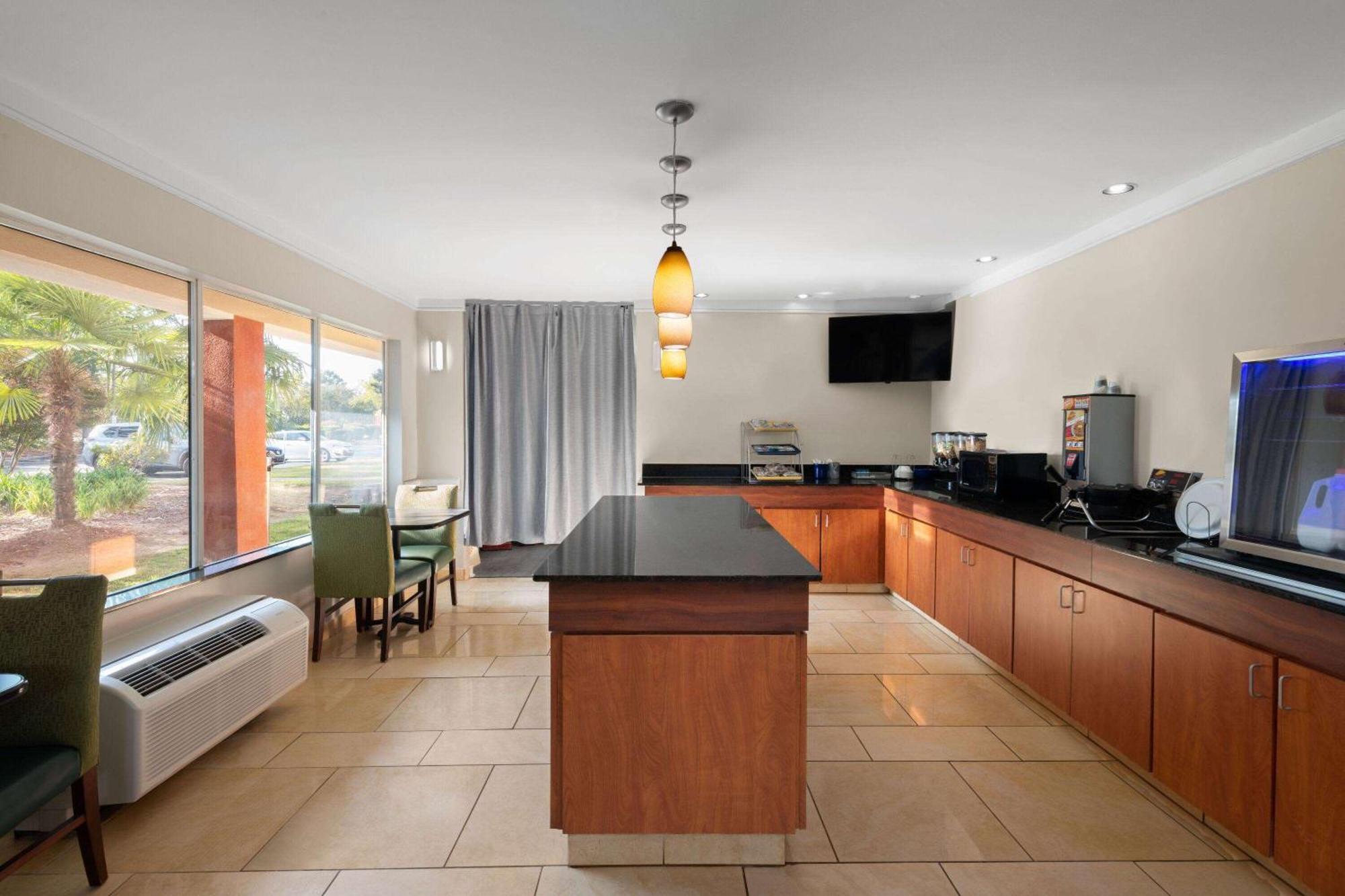 Hotel Days By Wyndham Near Civic Center 3*