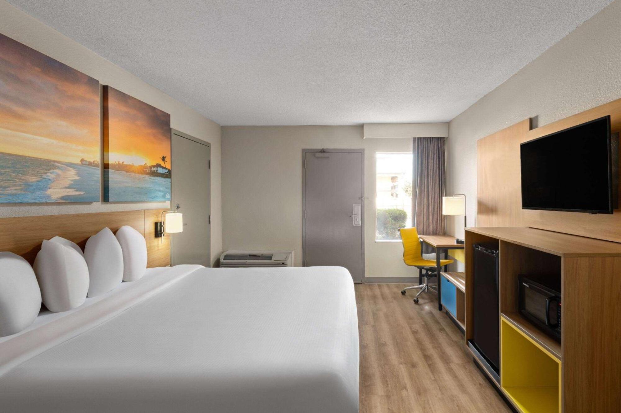 Hotel Days By Wyndham Near Civic Center 3*