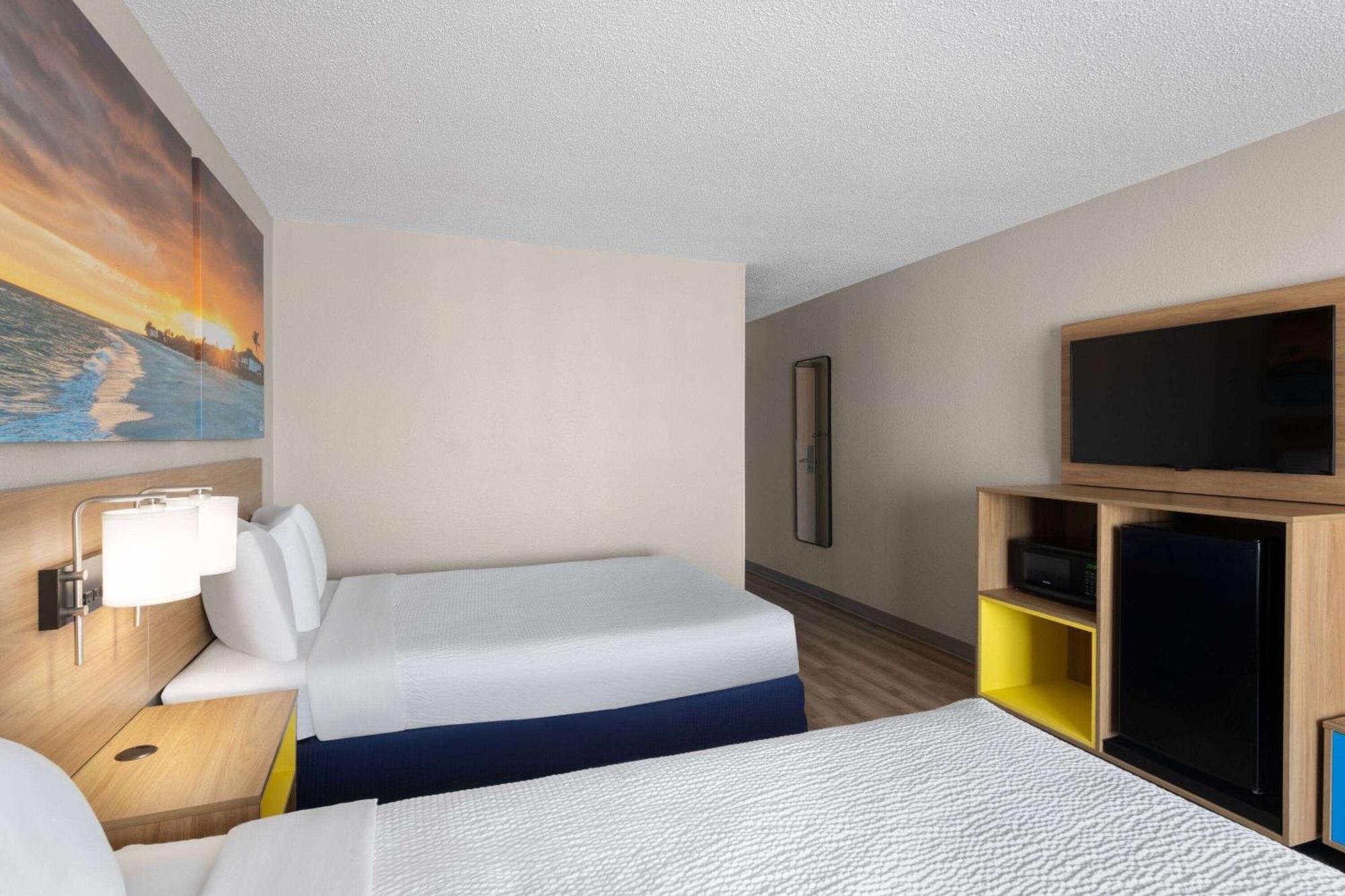 Days By Wyndham Near Civic Center 3*