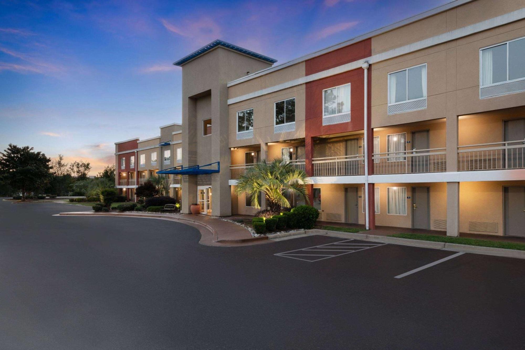 Days By Wyndham Near Civic Center 3* Florence