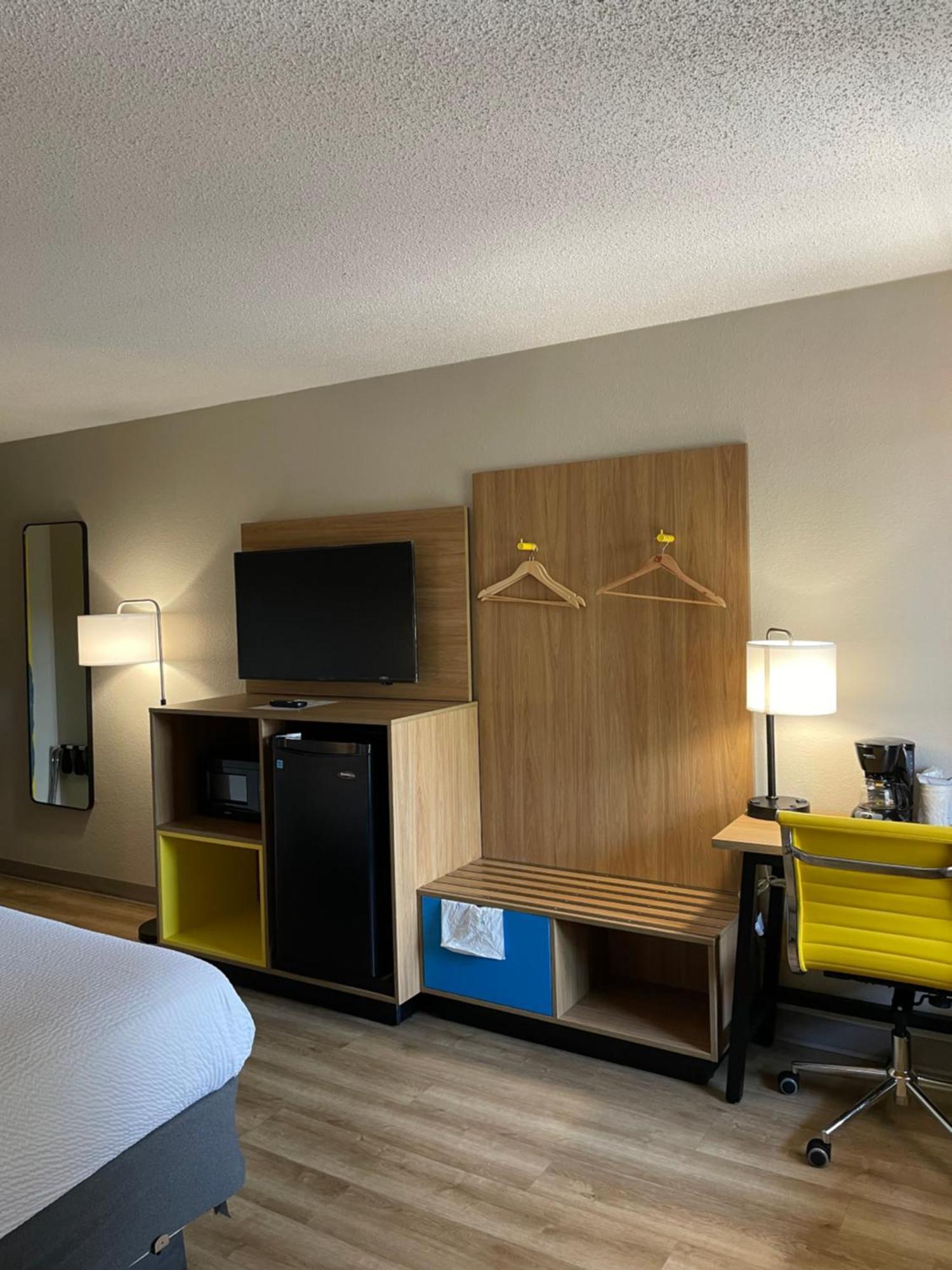 Hotel Days By Wyndham Near Civic Center Florence