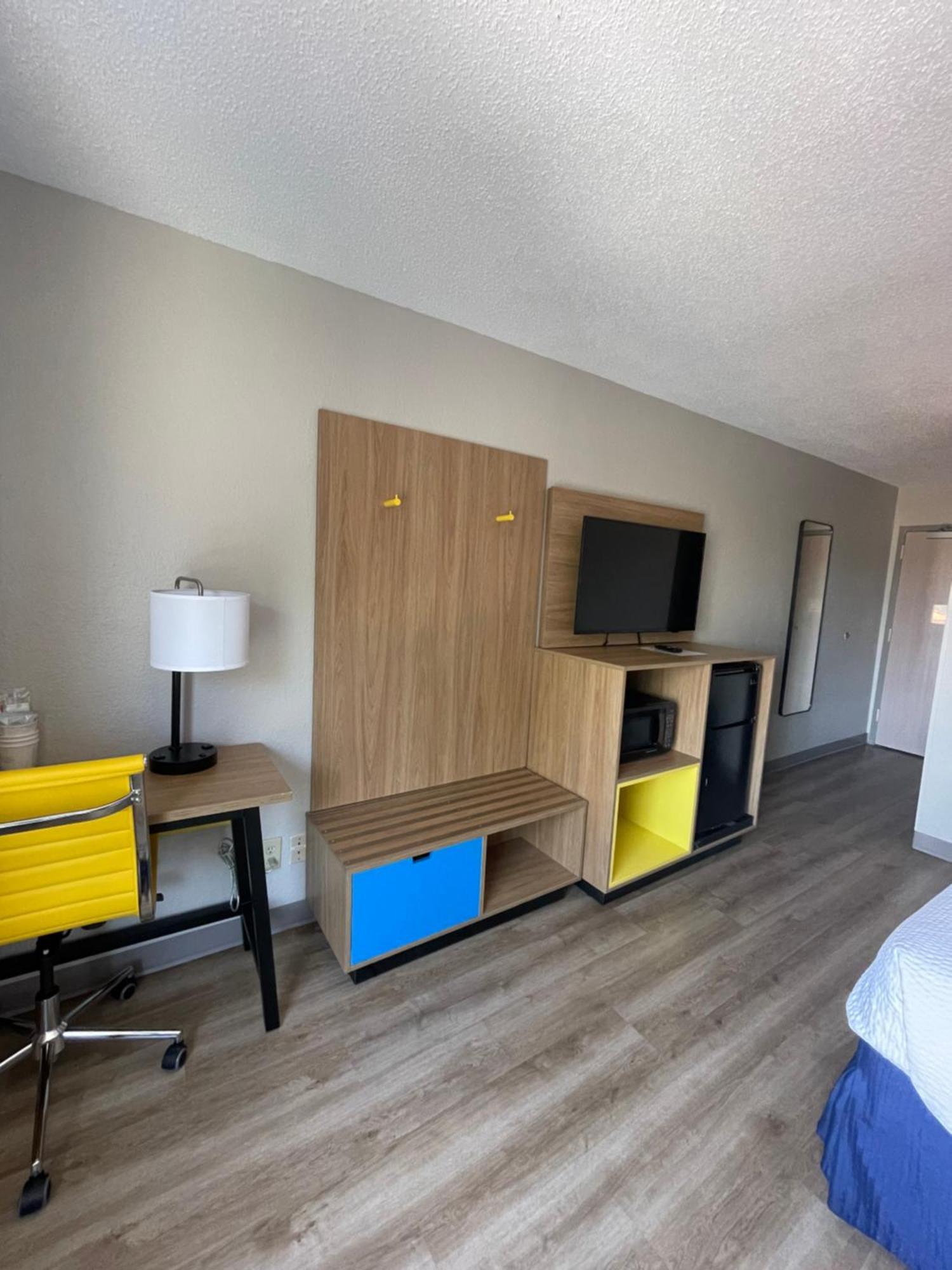Hotel Days By Wyndham Near Civic Center 3*