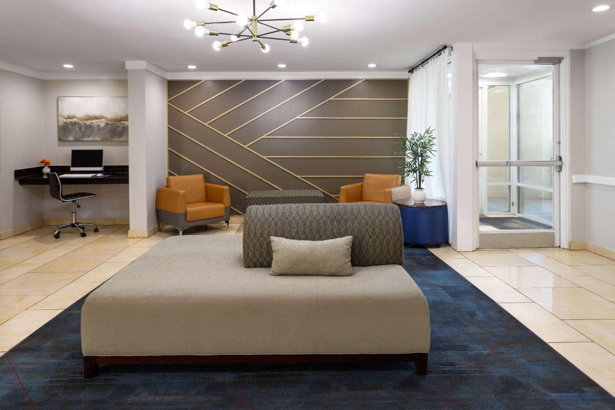 Hotel Days By Wyndham Near Civic Center