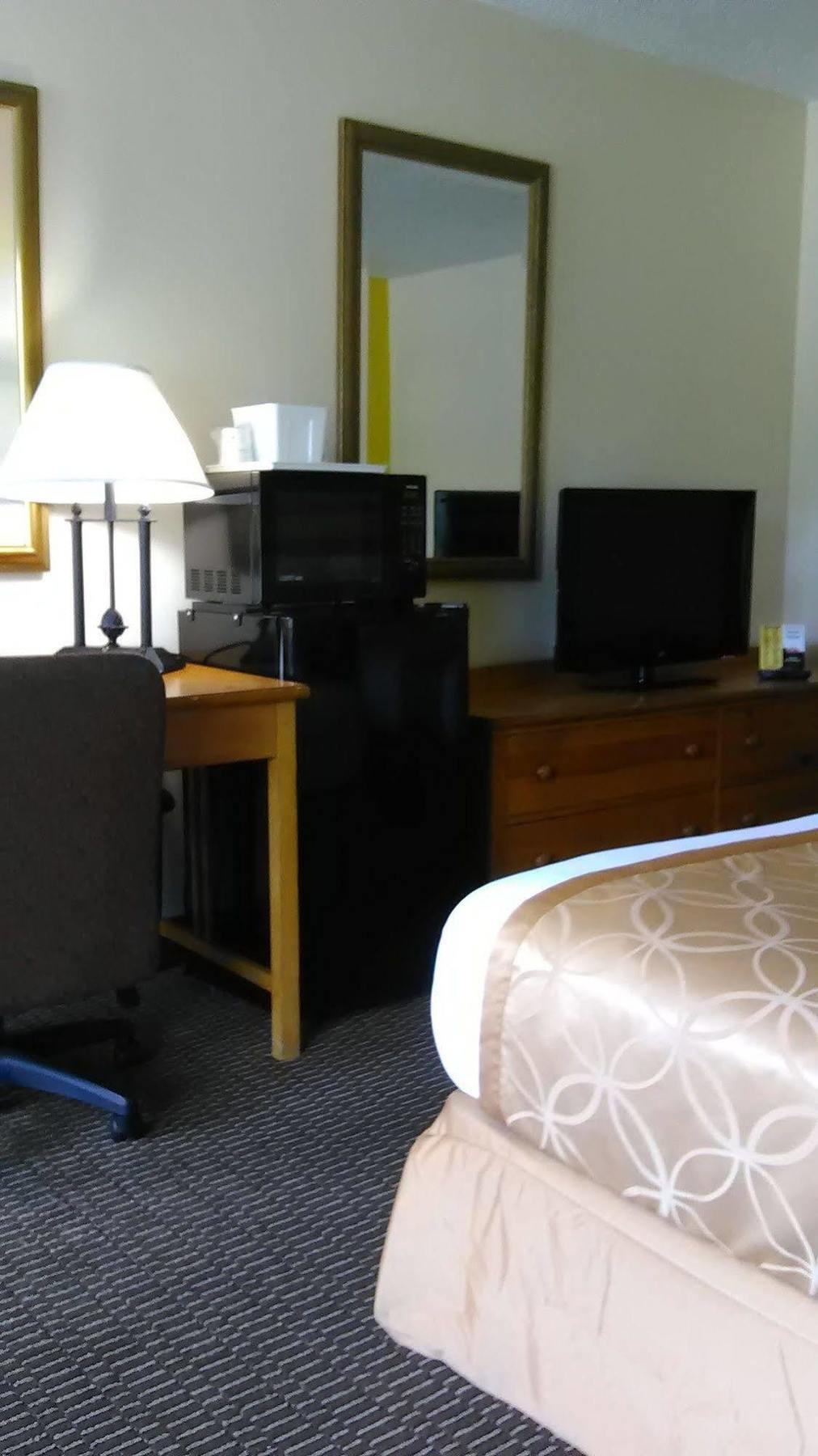 Clarion & Otel 2*