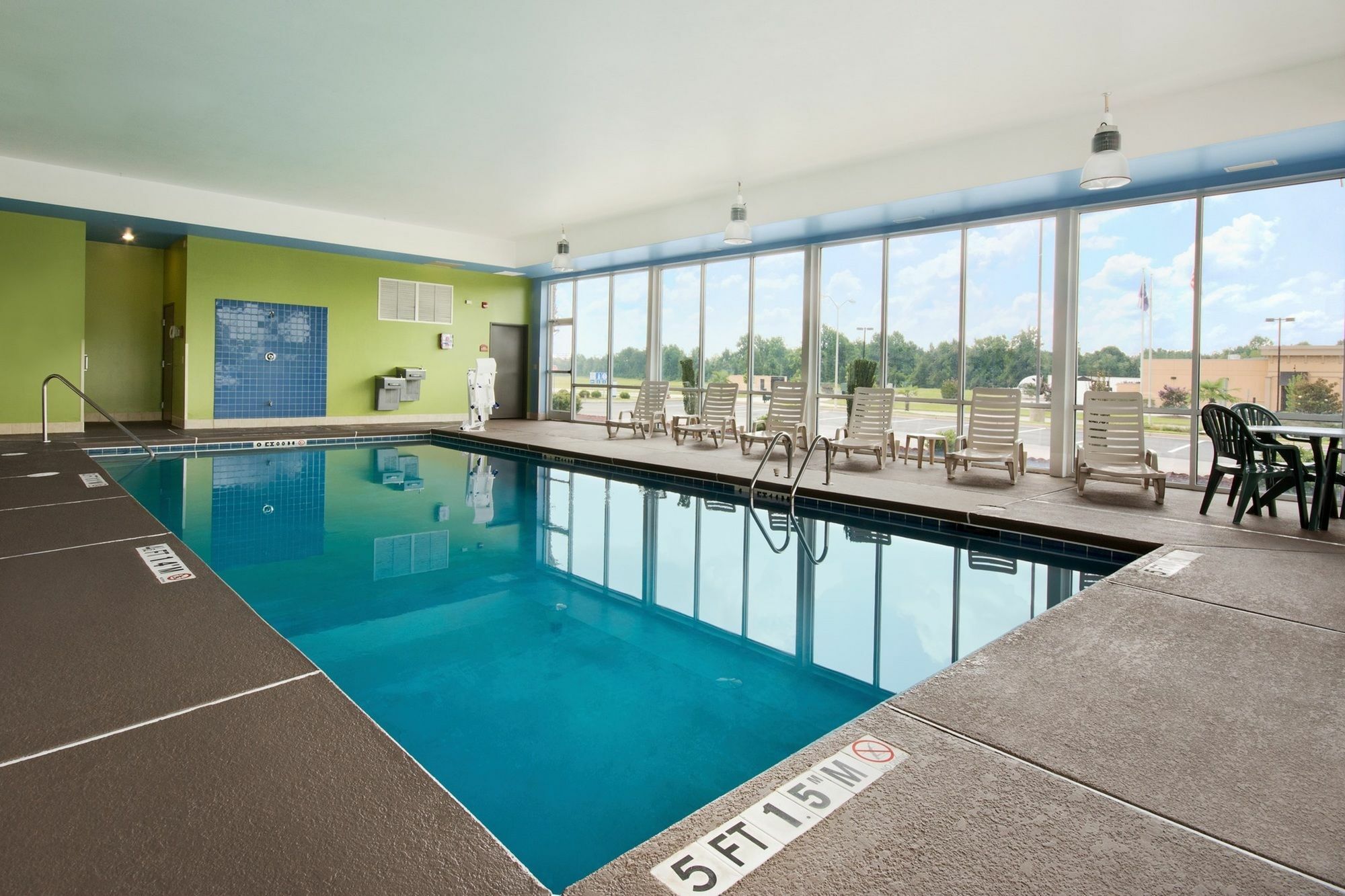 Express & By Ihg 2*